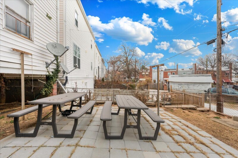 Building Photo - 1359 Bryant St NE