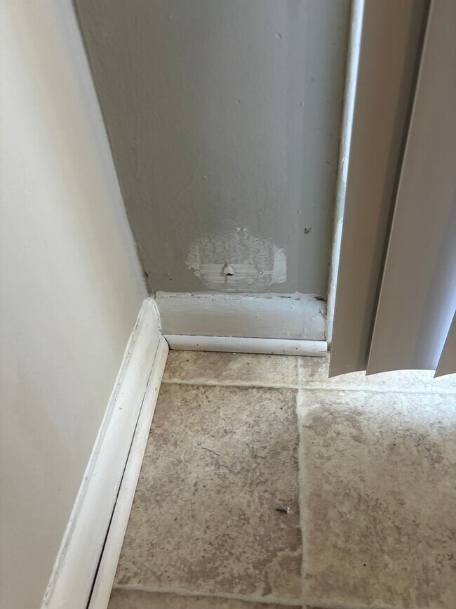 Building Photo - 1 Bd/1 Bth 2nd floor    ONLY $ 1050.00