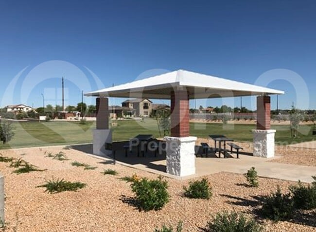 Building Photo - 921 E Ladbroke Way
