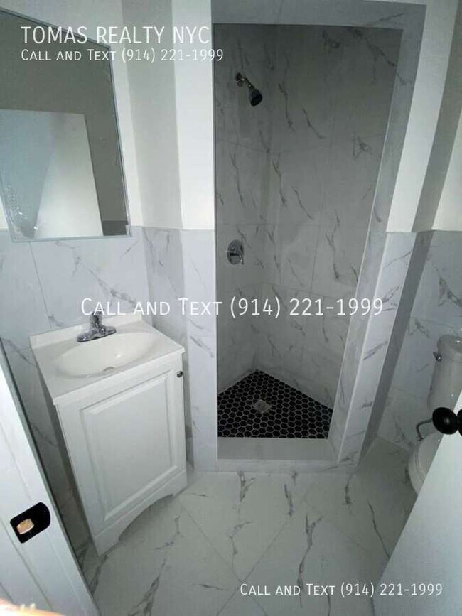 Building Photo - 25 Riverview Pl