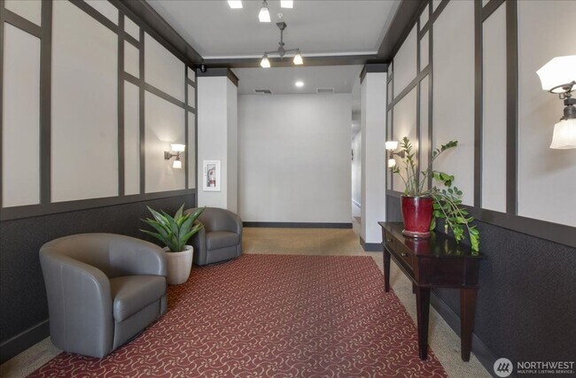 Building Photo - 1909 10th Ave W