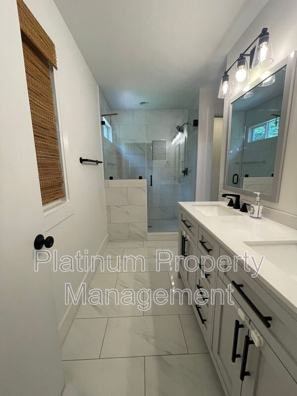 Building Photo - 3828 Donaldson Dr