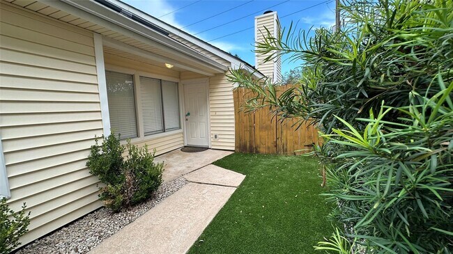 Building Photo - 4626 Green Trail Dr