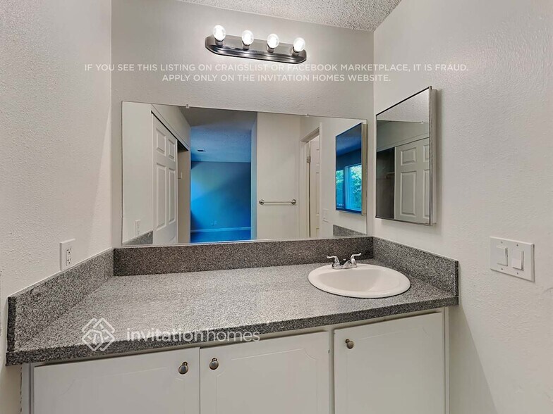 Building Photo - 9236 Linda Rio Dr