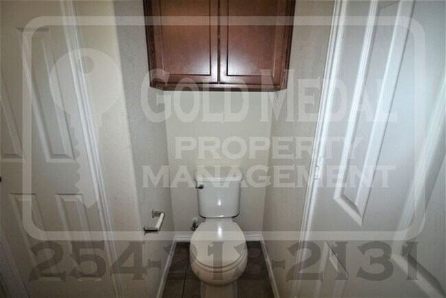 Building Photo - Beautiful 3-bedroom, 2-bathroom home with a 2-car garage now available for rent!
