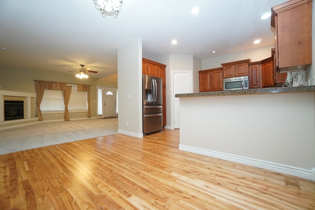 Building Photo - 11565 W Zachery Ave