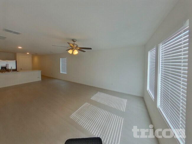 Building Photo - 811 Ponderosa Ln