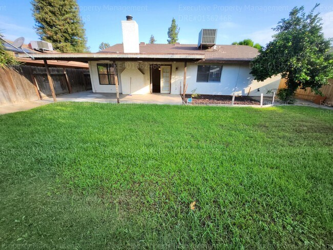 Building Photo - 3 bedroom/ 2 bath house near Pacheco Rd/ A...