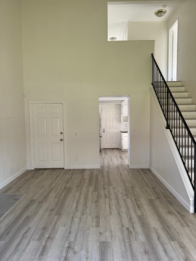 Building Photo - 512 E Lime Ave