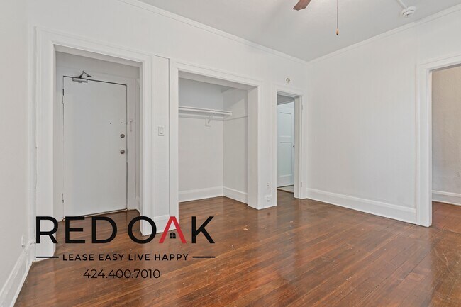 Building Photo - 1021 S Park View St