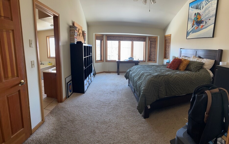 Building Photo - 318 Blackberry Ln