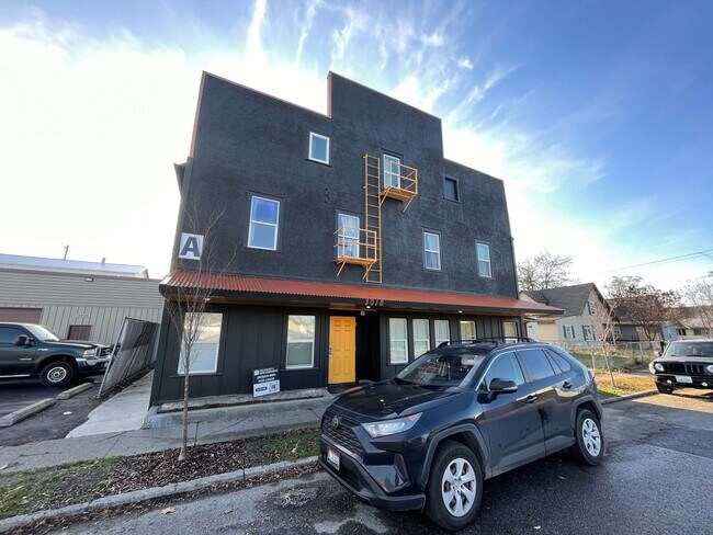 Building Photo - 3018 E Everett Ave