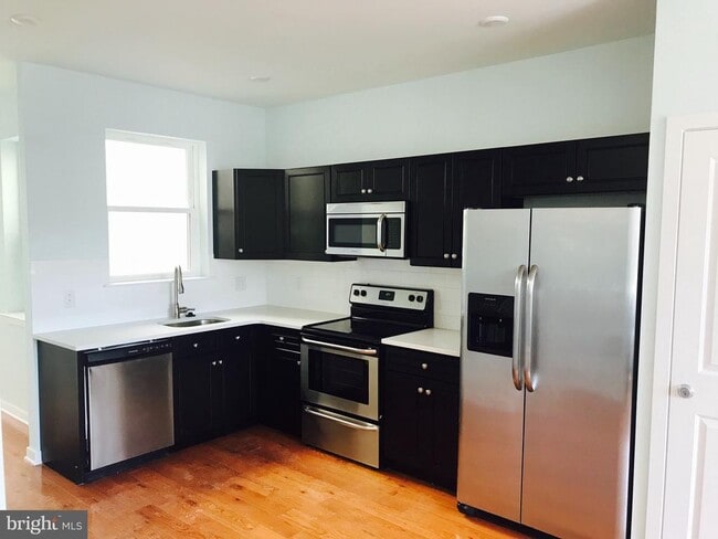 Building Photo - 1517 W Seybert St