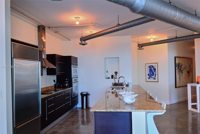 Building Photo - 700 NE 25th St