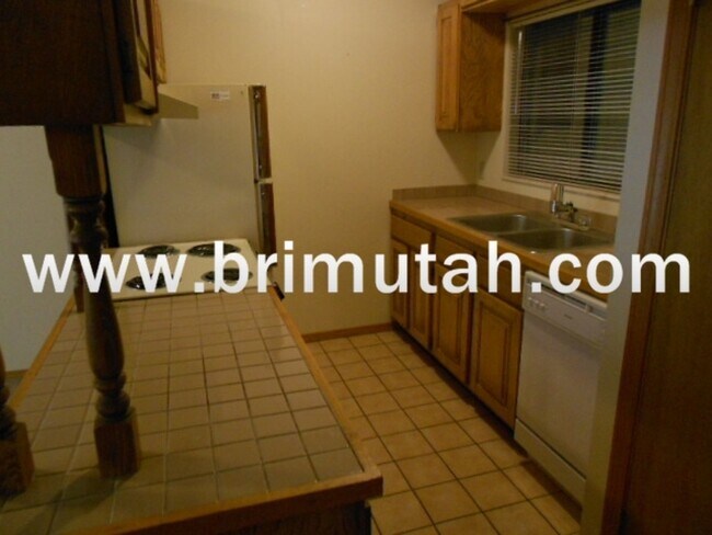 Building Photo - 1304 E 900 S