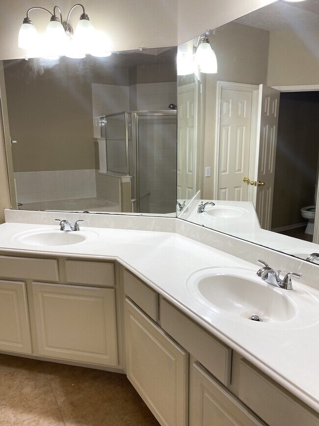 Building Photo - 19219 Sarah Ann Ct