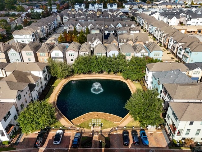 Building Photo - 11005 Acorn Falls Dr