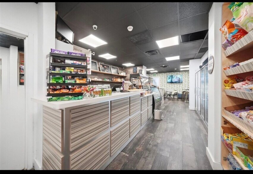 CAFÉ, MARKET & LOUNGE - 780 NE 69th St