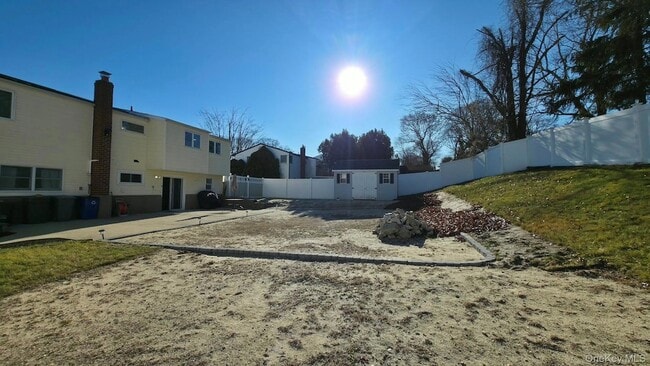 Building Photo - 4 Willow St