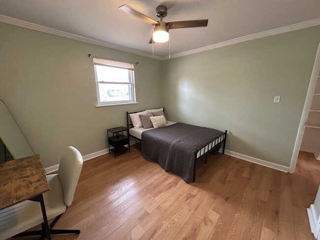 Building Photo - 900 Newcombe Rd