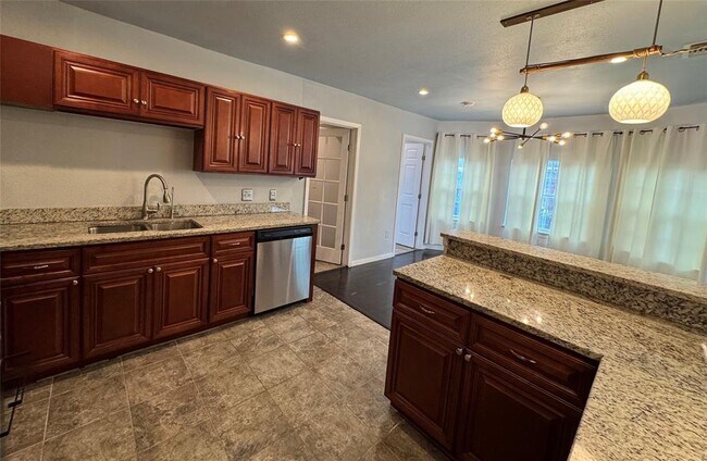 Building Photo - 1402 Mardell St