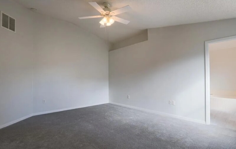 Building Photo - 200 Tree Branch Ln