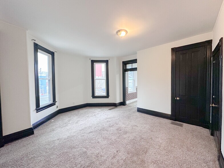 Building Photo - 934 Washington Ave