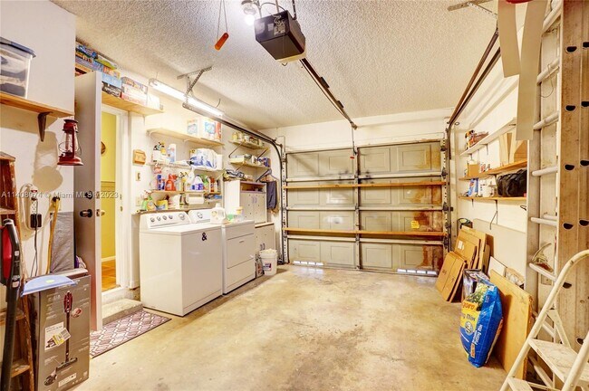 Building Photo - 662 Woodgate Ln