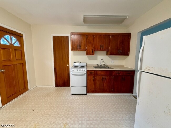 Building Photo - 58 Nestor St.