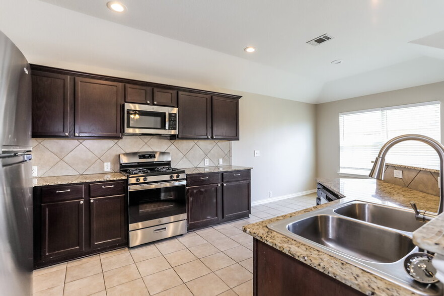 Building Photo - 1813 Sparrow Ln