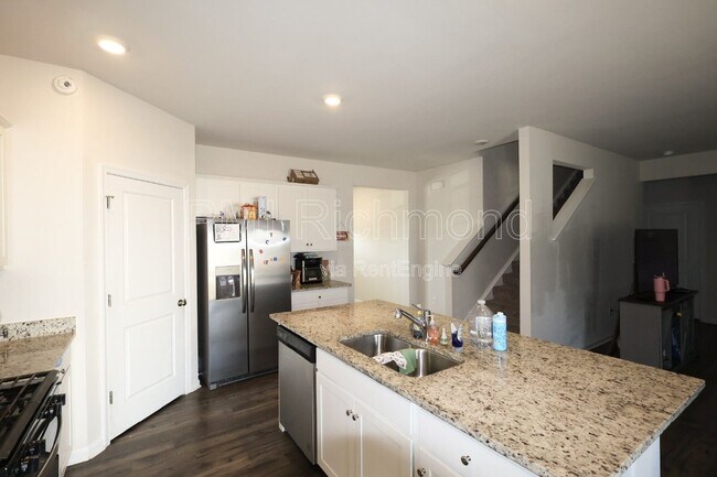 Building Photo - 7001 Batten Ct