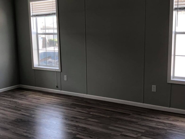 suite - 3223 King Charles Cir
