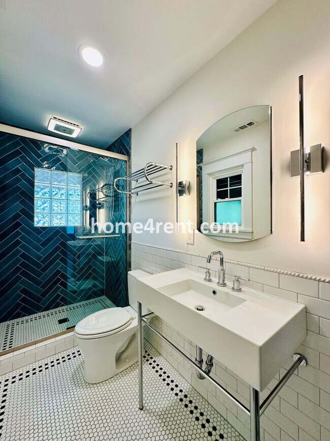 Building Photo - Beautiful, KCMO Home with Historic Charm, Updated Kitchen, Wood Floors and a Fenced Yard!