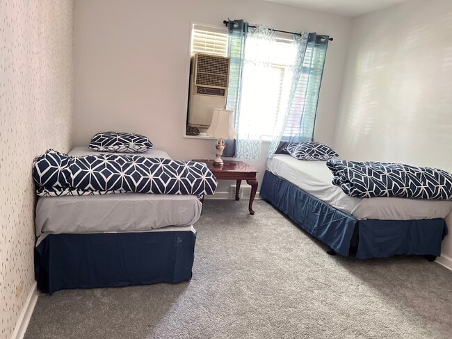 Building Photo - 2337 W Chase Ave