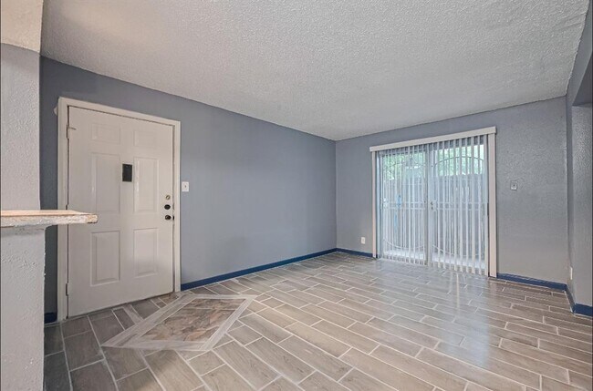 Building Photo - 12615 Brookglade Cir