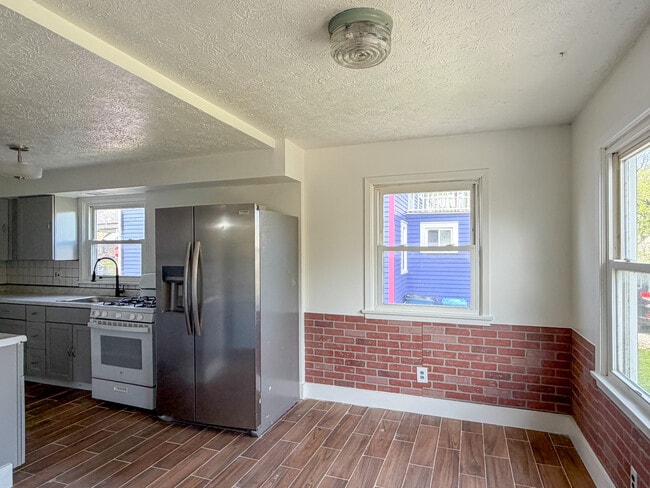 Building Photo - 336 W 29th St