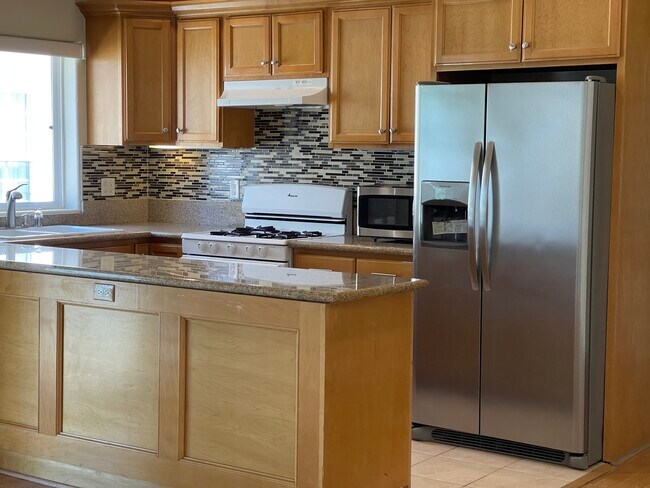 Building Photo - 13806 Vanowen St