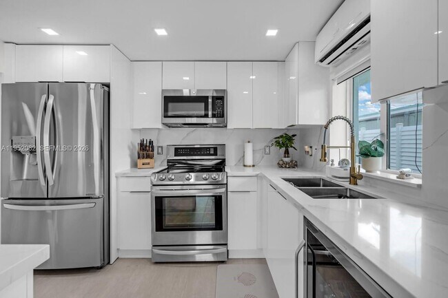 Building Photo - 125 Gardenia St