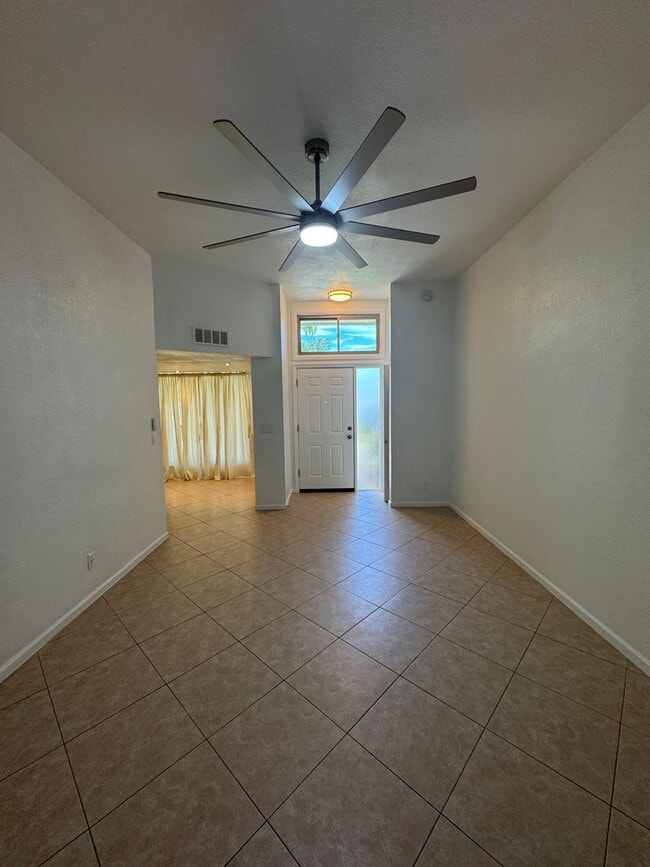 Building Photo - 2-Bedroom Condo in Prime Mesa Location!