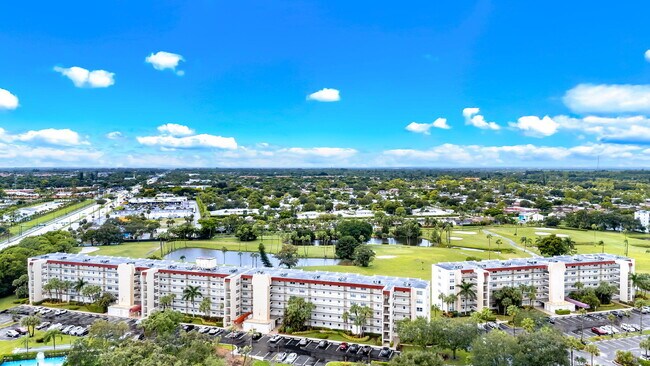 Building Photo - 3951 Via Poinciana