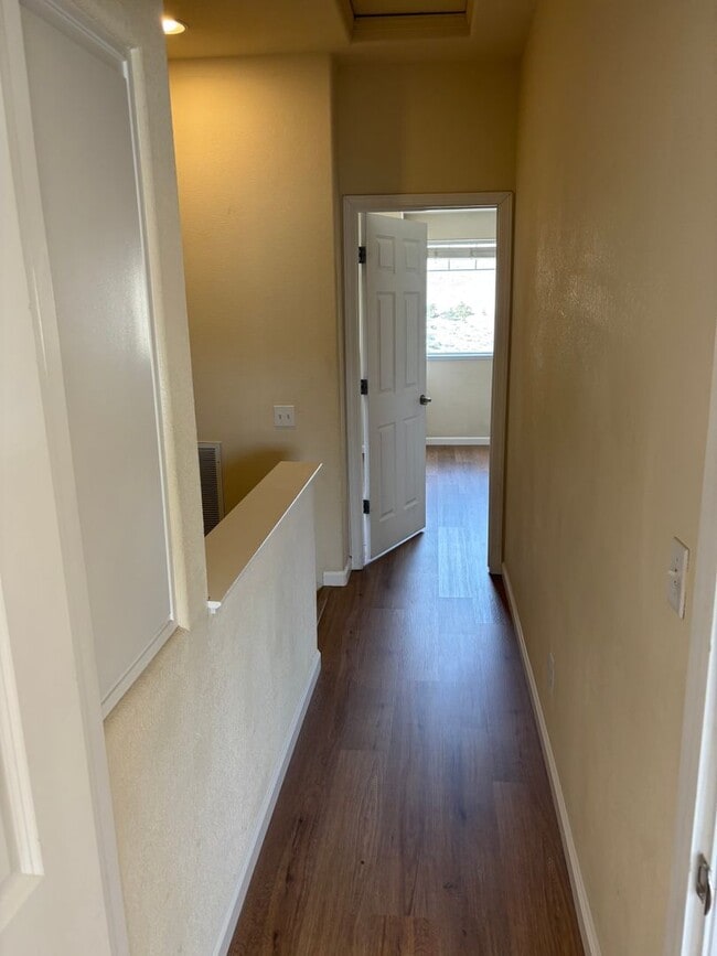 Building Photo - 2 bed - 2.5 bath - 2 car garage Townhome