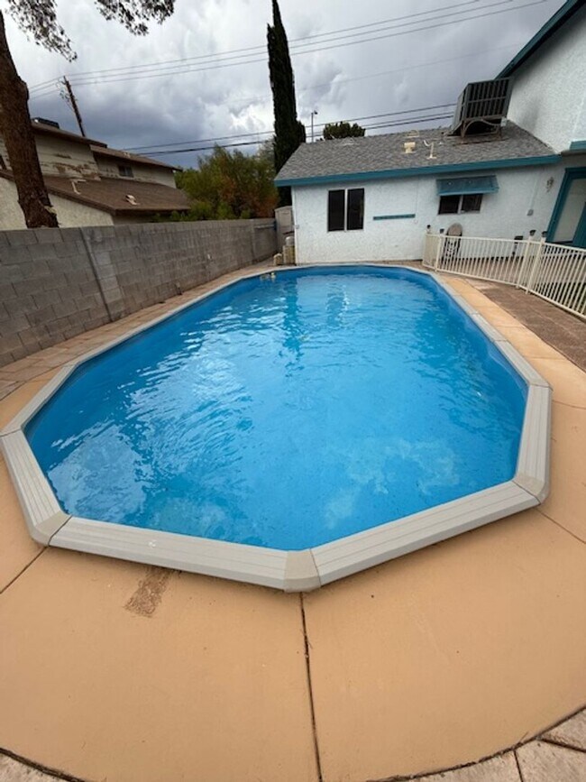 Building Photo - A Fabulous 4 Bedroom Home in Highland Hills