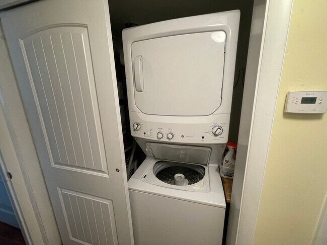 Building Photo - 2100 W Beach Drive