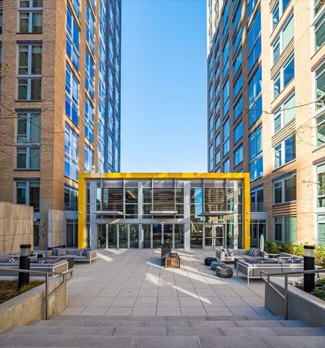 Building Photo - 400 Army Navy Dr