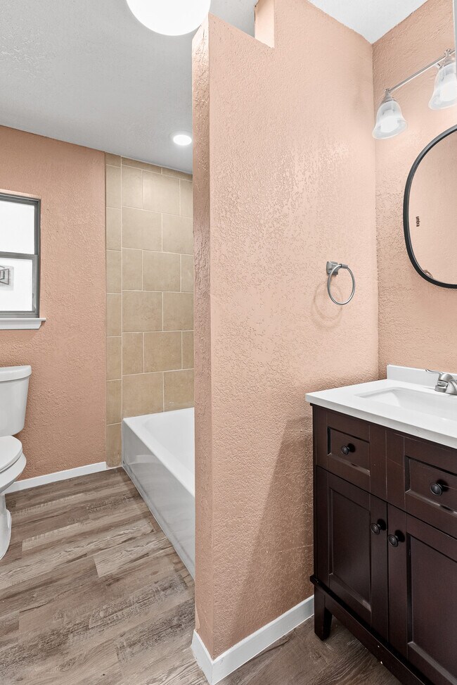 Building Photo - 906 Attas Ave