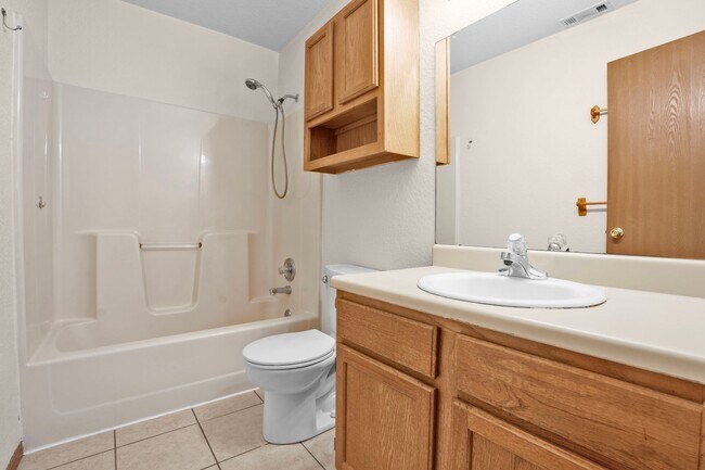 Building Photo - Dawn Dr. 1460 -1462