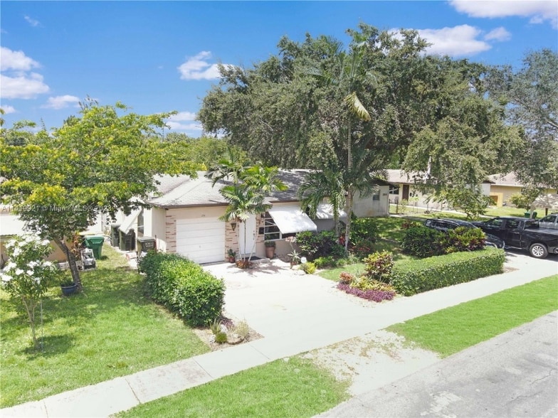 Primary Photo - 254 SW 6th St