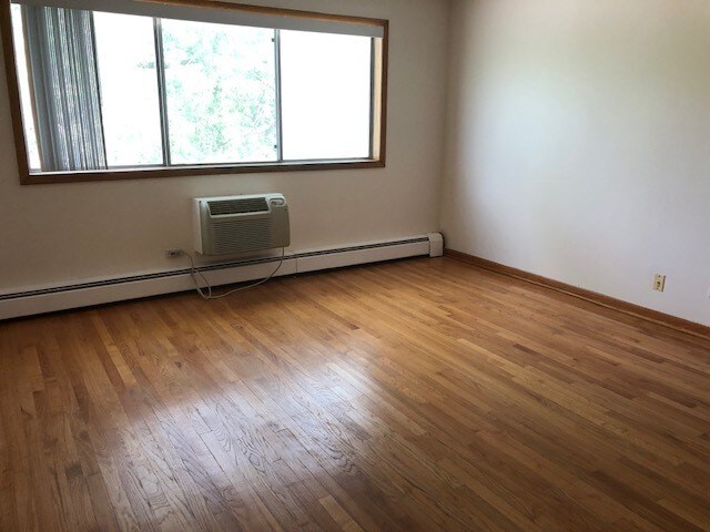 Building Photo - 700 Dempster St