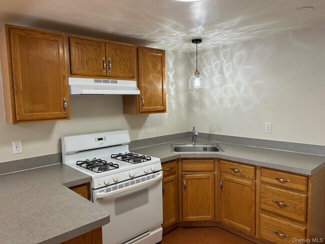 Building Photo - 55 Pancake Hollow Rd