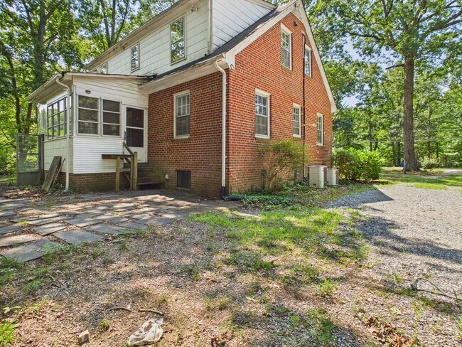 Building Photo - 2253 Brookwood Rd